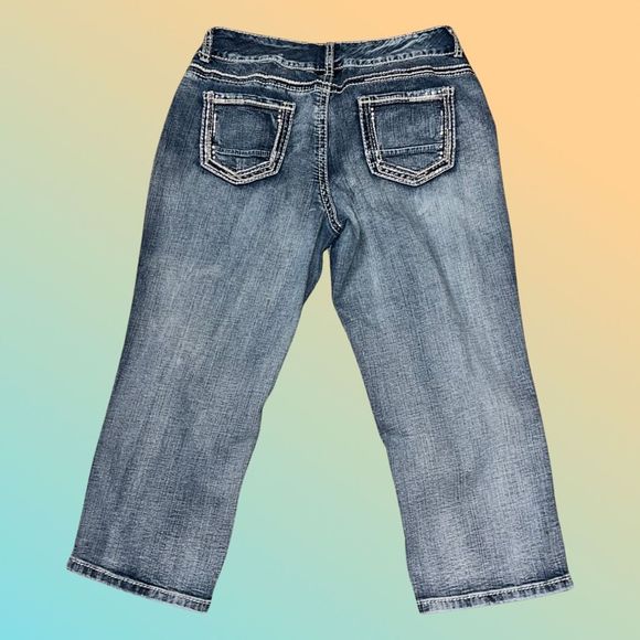 Maurices Light Wash Denim Capris Size 13/14 #124 - Picture 3 of 6